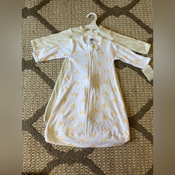 9-pc Minnie Mouse Disney outfit 2 LS Swaddles 2 pacifier, Changing Pad, Mirror - Picture 2 of 16